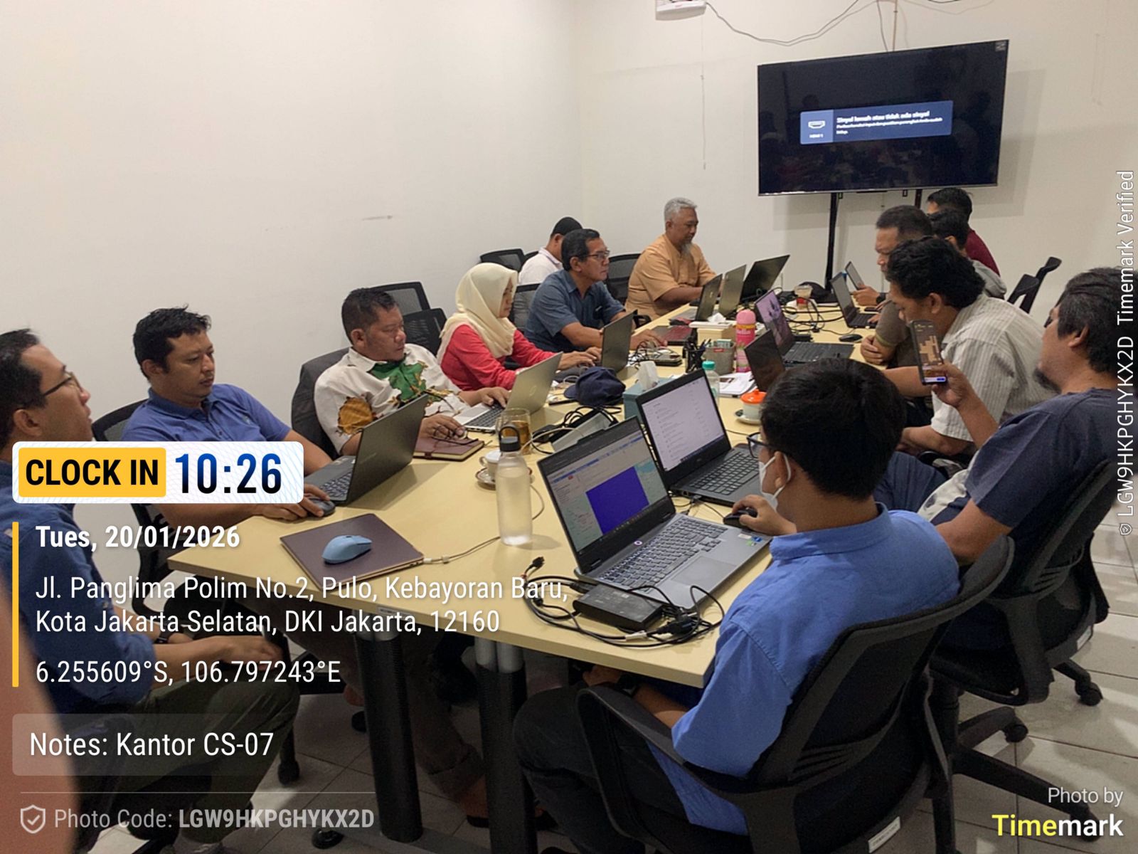 Rapat Internal tim cs07 di ruang rapat Kantor proryek FFEWS di Jalan Panglima Polin No. 2 Pulo Kebayoran Baru Kota Jakarta Selatan
